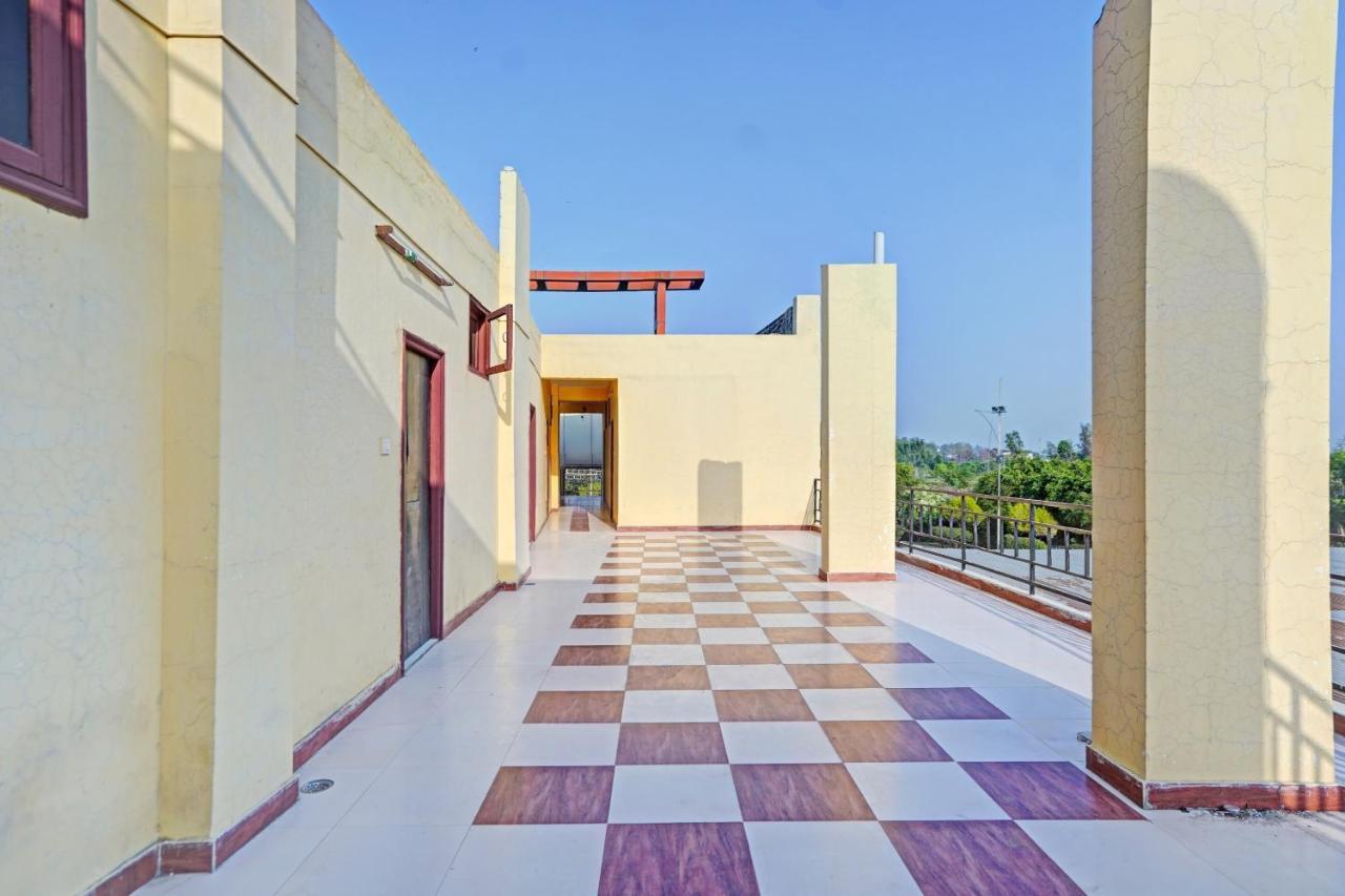 Oyo 87701 Lucky Farm Hotel Shahpur  Exterior photo